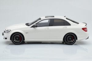 Mercedes C63 AMG W204 Biely GT Spirit 1:18 GT166 Živica – obrázok 3 z 6