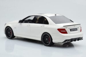 Mercedes C63 AMG W204 Biely GT Spirit 1:18 GT166 Živica – obrázok 5 z 6