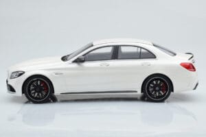 Mercedes C63S AMG W205 Biely GT Spirit 1:18 B66960370 Živica – obrázok 3 z 6