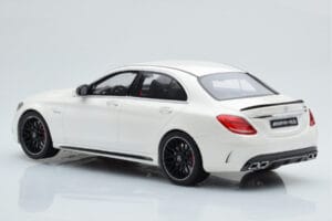 Mercedes C63S AMG W205 Biely GT Spirit 1:18 B66960370 Živica – obrázok 5 z 6