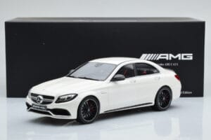Mercedes C63S AMG W205 Biely GT Spirit 1:18 B66960370 Živica – obrázok 6 z 6