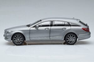 Mercedes CLS Shooting Brake X218 Alanite Šedý Norev 1:18 B66960117 Kov – obrázok 4 z 7