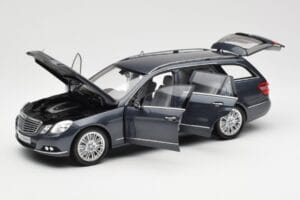Mercedes E-Class S212 T-Model Tenorit Šedý Metallic Minichamps 1:18 B66962447 Kov – obrázok 2 z 8