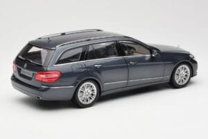 Mercedes E-Class S212 T-Model Tenorit Šedý Metallic Minichamps 1:18 B66962447 Kov – obrázok 3 z 8