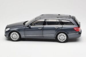 Mercedes E-Class S212 T-Model Tenorit Šedý Metallic Minichamps 1:18 B66962447 Kov – obrázok 4 z 8