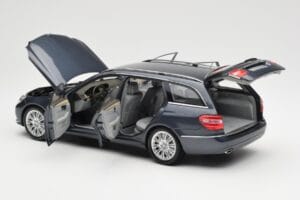 Mercedes E-Class S212 T-Model Tenorit Šedý Metallic Minichamps 1:18 B66962447 Kov – obrázok 5 z 8