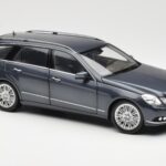 Mercedes E-Class S212 T-Model Tenorit Šedý Metallic Minichamps 1:18 B66962447 - image 6 of 8