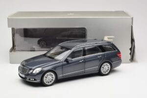 Mercedes E-Class S212 T-Model Tenorit Šedý Metallic Minichamps 1:18 B66962447 Kov – obrázok 8 z 8