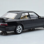 Mercedes E-Class W124 Tuning Čierny MCG 1:18 - image 2 of 6