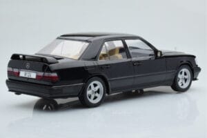 Mercedes E-Class W124 Tuning Čierny MCG 1:18 MCG18341 Kov – obrázok 2 z 6