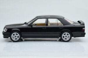 Mercedes E-Class W124 Tuning Čierny MCG 1:18 MCG18341 Kov – obrázok 3 z 6