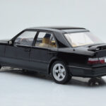 Mercedes E-Class W124 Tuning Čierny MCG 1:18 - image 5 of 6
