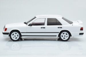 Mercedes E-Class W124 Tuning Biely MCG 1:18 MCG18343 Kov – obrázok 3 z 6