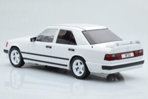 Mercedes E-Class W124 Tuning Biely MCG 1:18 MCG18343 Kov – obrázok 5 z 6