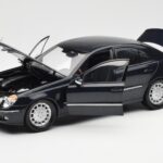 Mercedes E-Class W211 Modrý Metallic Kyosho 1:18 B66962147 - image 2 of 8