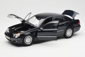 Mercedes E-Class W211 Modrý Metallic Kyosho 1:18 B66962147 Kov – obrázok 2 z 8