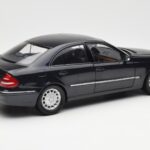 Mercedes E-Class W211 Modrý Metallic Kyosho 1:18 B66962147 - image 3 of 8