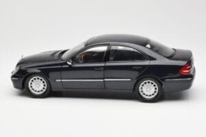 Mercedes E-Class W211 Modrý Metallic Kyosho 1:18 B66962147 Kov – obrázok 4 z 8