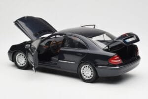 Mercedes E-Class W211 Modrý Metallic Kyosho 1:18 B66962147 Kov – obrázok 5 z 8