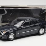 Mercedes E-Class W211 Modrý Metallic Kyosho 1:18 B66962147 - image 8 of 8