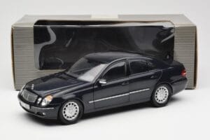 Mercedes E-Class W211 Modrý Metallic Kyosho 1:18 B66962147 Kov – obrázok 8 z 8