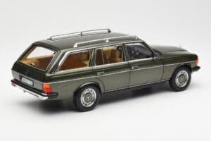 Mercedes 230T W123 T-Model Zelený Metalíza Norev 1:18 183730 Kov – obrázok 3 z 8