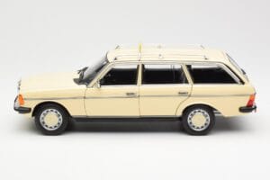 Mercedes 230T W123 T-Model Taxi Norev 1:18 183731 Kov – obrázok 4 z 8