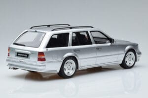 Mercedes E36 AMG S124 Strieborný Otto 1:18 OT889 Živica – obrázok 2 z 6