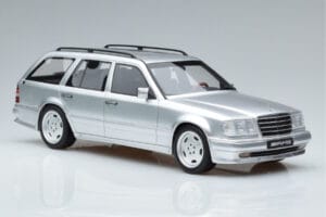 Mercedes E36 AMG S124 Strieborný Otto 1:18 OT889 Živica – obrázok 4 z 6