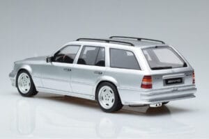 Mercedes E36 AMG S124 Strieborný Otto 1:18 OT889 Živica – obrázok 5 z 6