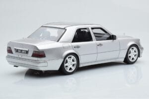 Mercedes E500 W124 Strieborný Otto 1:18 OT623 Živica – obrázok 2 z 6
