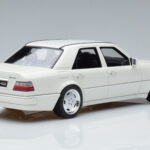 Mercedes E60 AMG W124 Biely Otto 1:18 - image 2 of 6