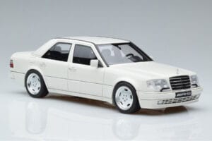 Mercedes E60 AMG W124 Biely Otto 1:18 B66040640 Živica – obrázok 4 z 6