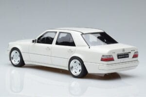 Mercedes E60 AMG W124 Biely Otto 1:18 B66040640 Živica – obrázok 5 z 6