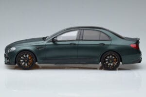 Mercedes E63 AMG Brabus 800 W213 Zelený GT Spirit 1:18 GT208 Živica – obrázok 3 z 6
