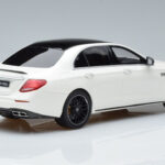 Mercedes AMG E63 S W213 Biely GT Spirit 1:18 - image 2 of 6