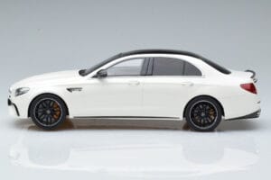 Mercedes AMG E63 S W213 Biely GT Spirit 1:18 B66965711 Živica – obrázok 3 z 6