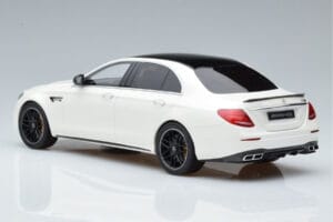Mercedes AMG E63 S W213 Biely GT Spirit 1:18 B66965711 Živica – obrázok 5 z 6