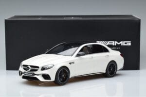 Mercedes AMG E63 S W213 Biely GT Spirit 1:18 B66965711 Živica – obrázok 6 z 6