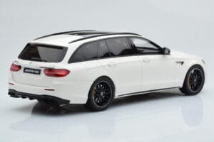 Mercedes AMG E63 S S213 T-Model Biely GT Spirit 1:18 GT795 Živica – obrázok 2 z 6