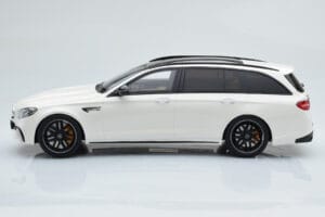 Mercedes AMG E63 S S213 T-Model Biely GT Spirit 1:18 GT795 Živica – obrázok 3 z 6