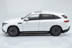 Mercedes EQC 400 Diamond Biely NZG 1:18 B66963756 Kov – obrázok 4 z 8