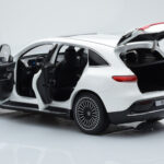 Mercedes EQC 400 Diamond Biely NZG 1:18 - image 5 of 8
