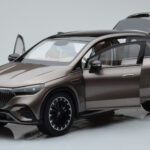 Mercedes EQE SUV X294 AMG Line Velvet Hnedý NZG 1:18 - image 2 of 8