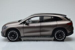 Mercedes EQE SUV X294 AMG Line Velvet Hnedý NZG 1:18 B66960836 Kov – obrázok 4 z 8
