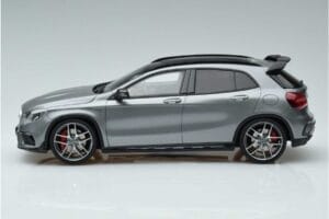 Mercedes AMG GLA 45 X156 Dealerská Edícia GT Spirit 1:18 B66960467 Živica – obrázok 3 z 6