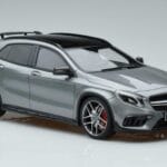 Mercedes AMG GLA 45 X156 Dealerská Edícia GT Spirit 1:18 B66960467 Živica - image 4 of 6