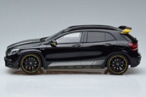 Mercedes AMG GLA45 X156 Žltý Night Edition GT Spirit 1:18 B66960469 Živica – obrázok 3 z 6