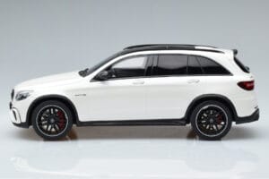 Mercedes GLC 63 AMG X253 Biely GT Spirit 1:18 B66965713 Živica – obrázok 3 z 6