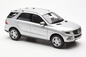 Mercedes M-Class W166 Iridium Strieborný Metalíza Minichamps 1:18 B66960064 Kov – obrázok 6 z 8